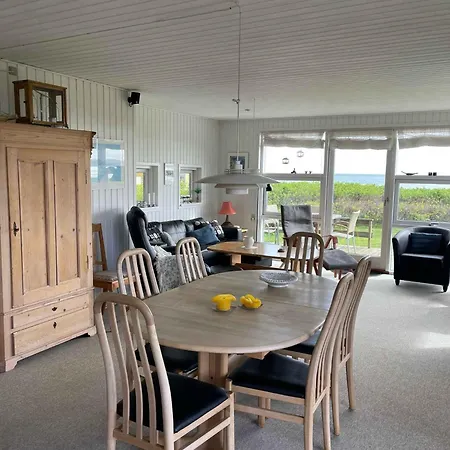 Hébergement de vacances Summer House At Hvidbjerg Beach With Sea View *