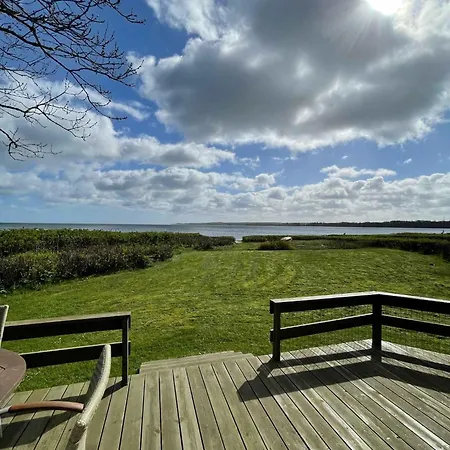 Hébergement de vacances Summer House At Hvidbjerg Beach With Sea View *